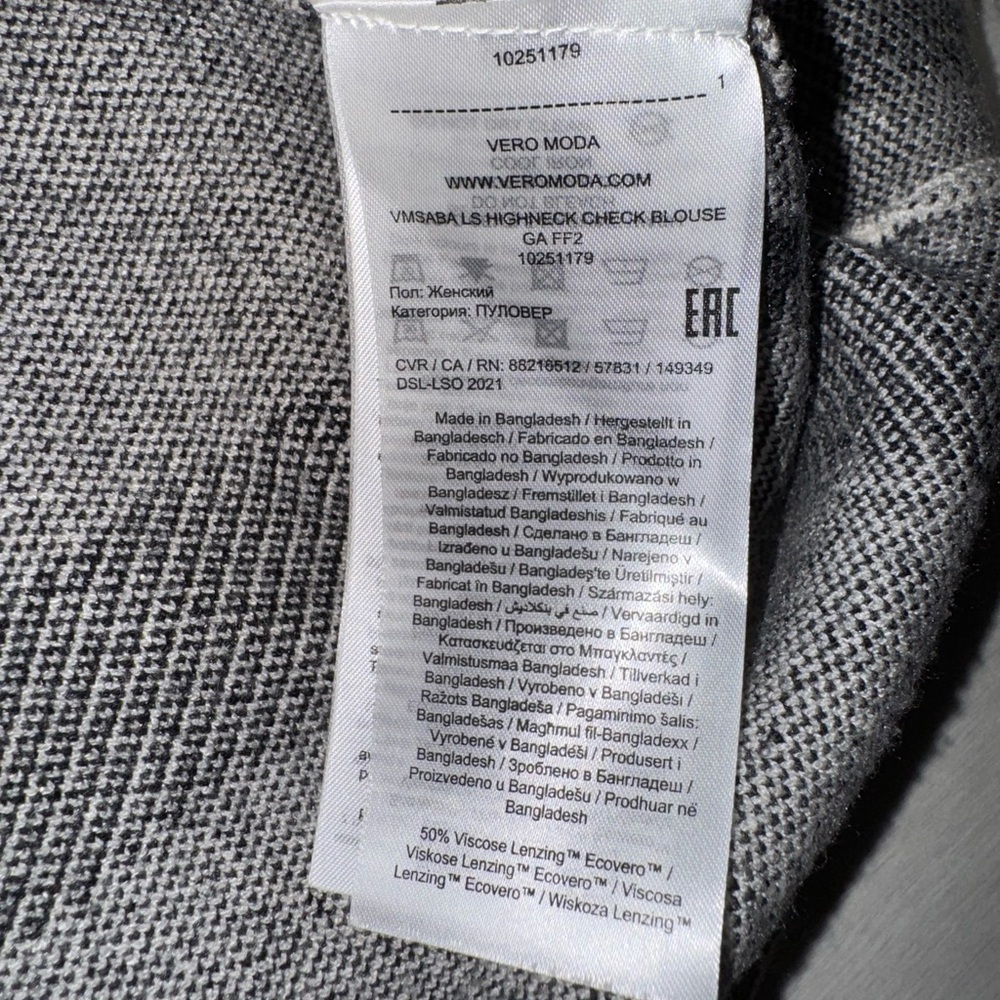 Vero Moda Women’s white and black turtle neck pullover sweater size small - Picture 6 of 8